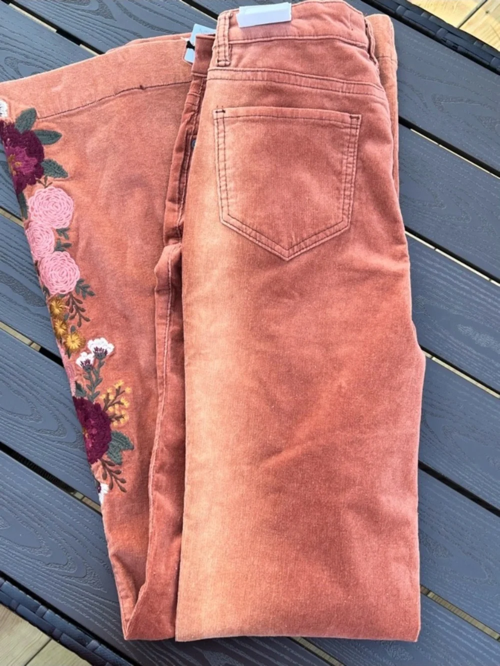 Rock & Roll - Rust colored Corduroy flares with floral embroidery & Ombre colors - Picture 9 of 10